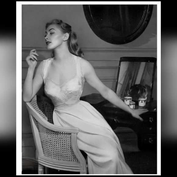 ✨️LAST CHANCE✨️ Jones New York Hand Dyed Satin Nightgown Size Small in Coral - Picture 9 of 15